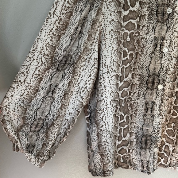 Pull & Bear Viscose Snake Print Puff Sleeve Gray Blouse Size Small - Picture 3 of 5